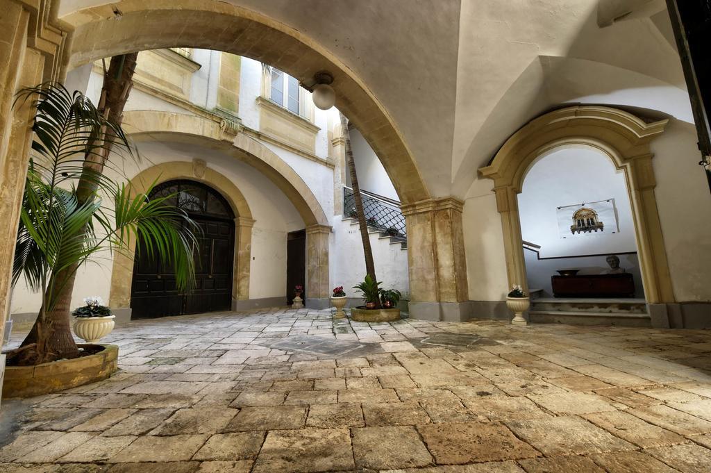 Palazzo Guido Bed & Breakfast เลชเช ภายนอก รูปภาพ