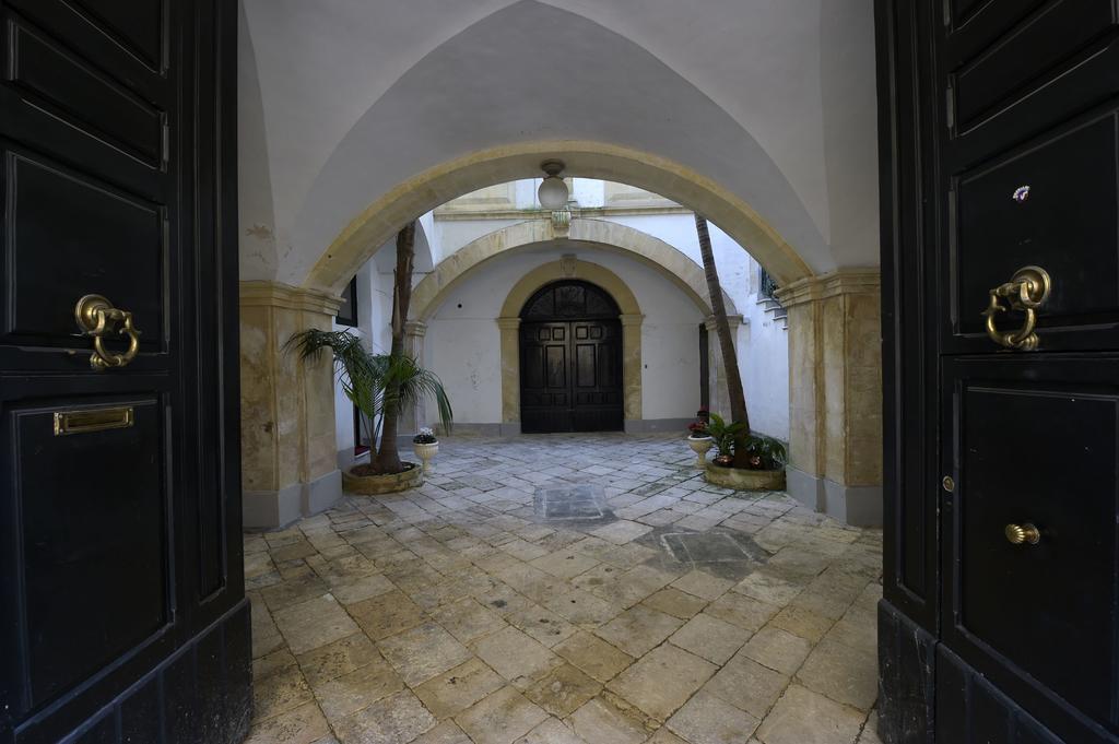Palazzo Guido Bed & Breakfast เลชเช ภายนอก รูปภาพ